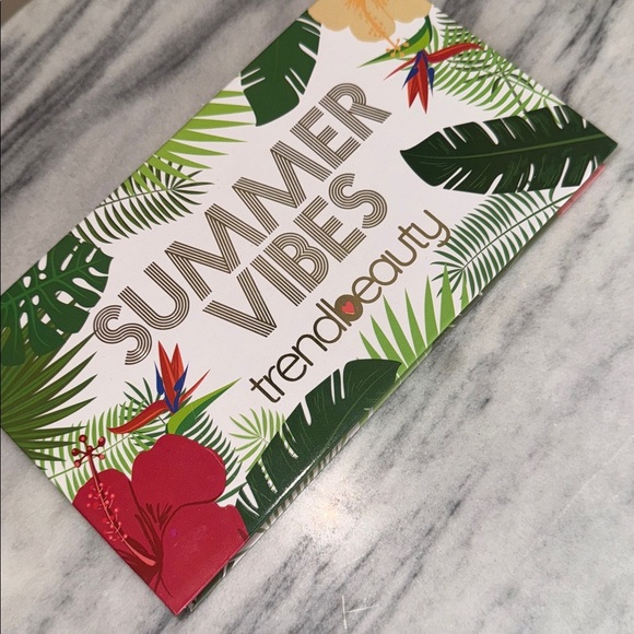 Trend Beauty pallet summer vibes eyeshadows NEW with mirror - Picture 2 of 3